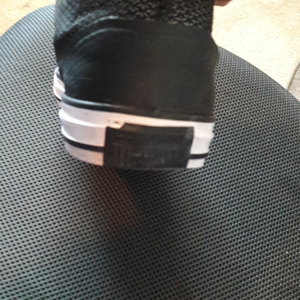 Converse - Picture 3 of 4